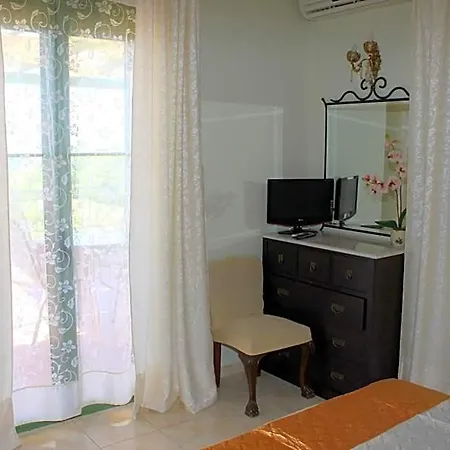 Monambeles Hotel